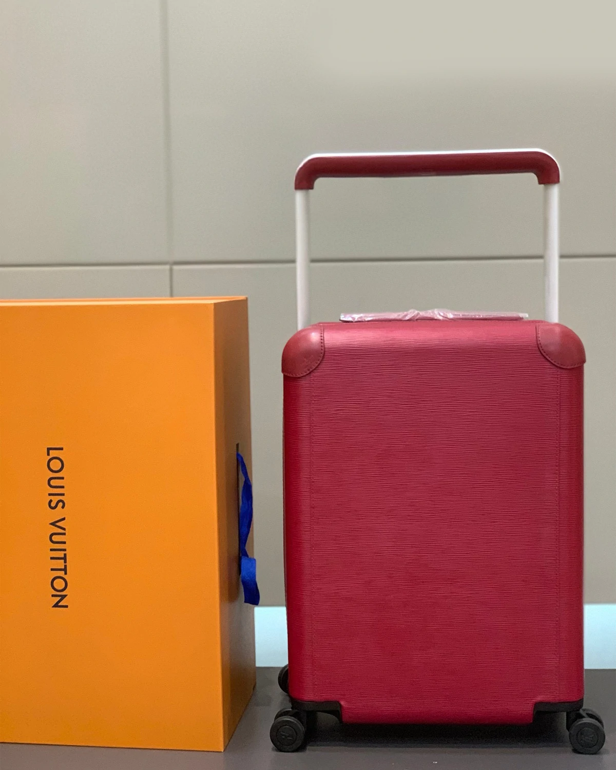 Horizon 55 “Epi leather Fuchsia”