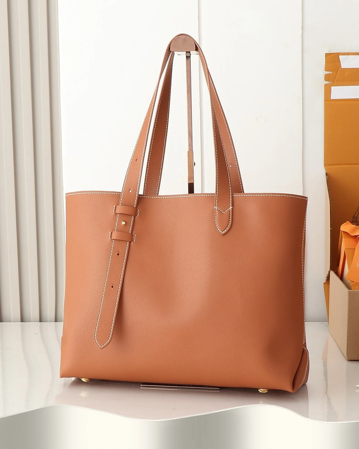 Low Key Cabas MM “Cognac Brown”