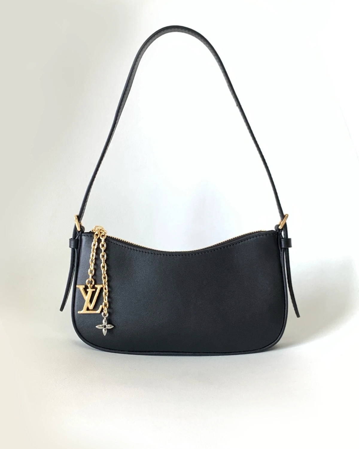 Rebce Pochette LV BLoom “Black”