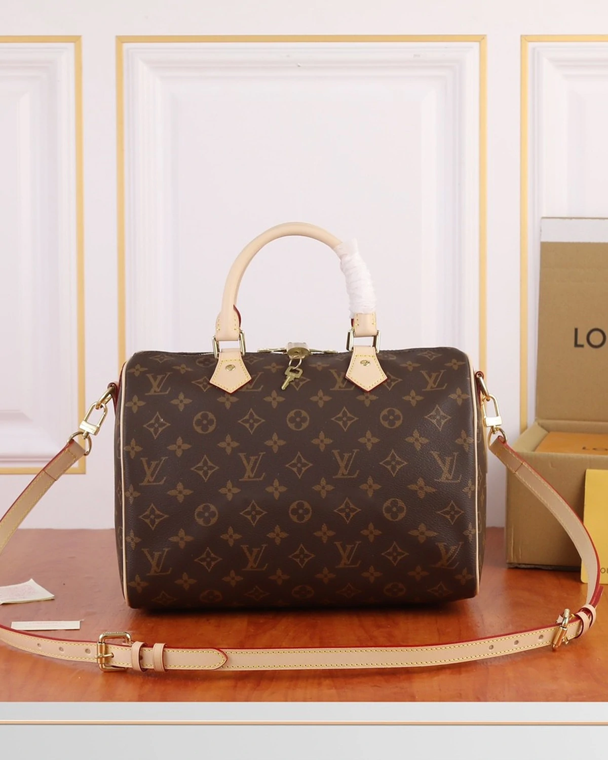 Classic Bandoulière 30 Pillow Bag