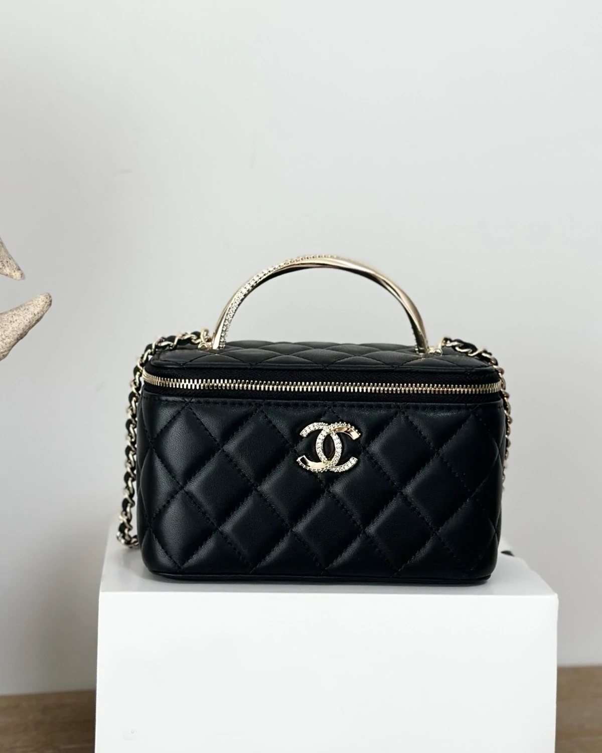 24K Black Lambskin Leather Shoulder Bag