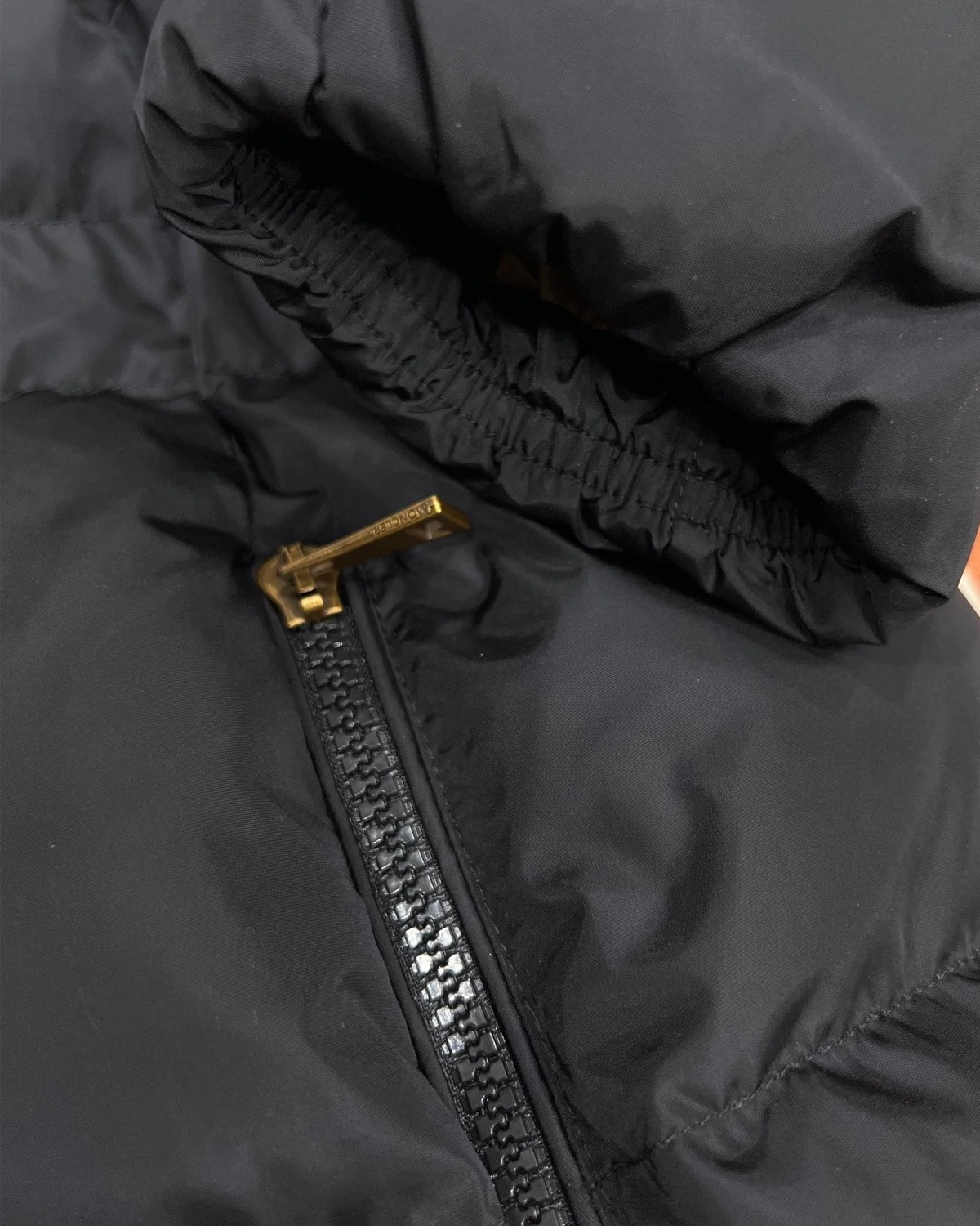 Agneux Square-Quilted Hooded Short Down Jacket “Black”