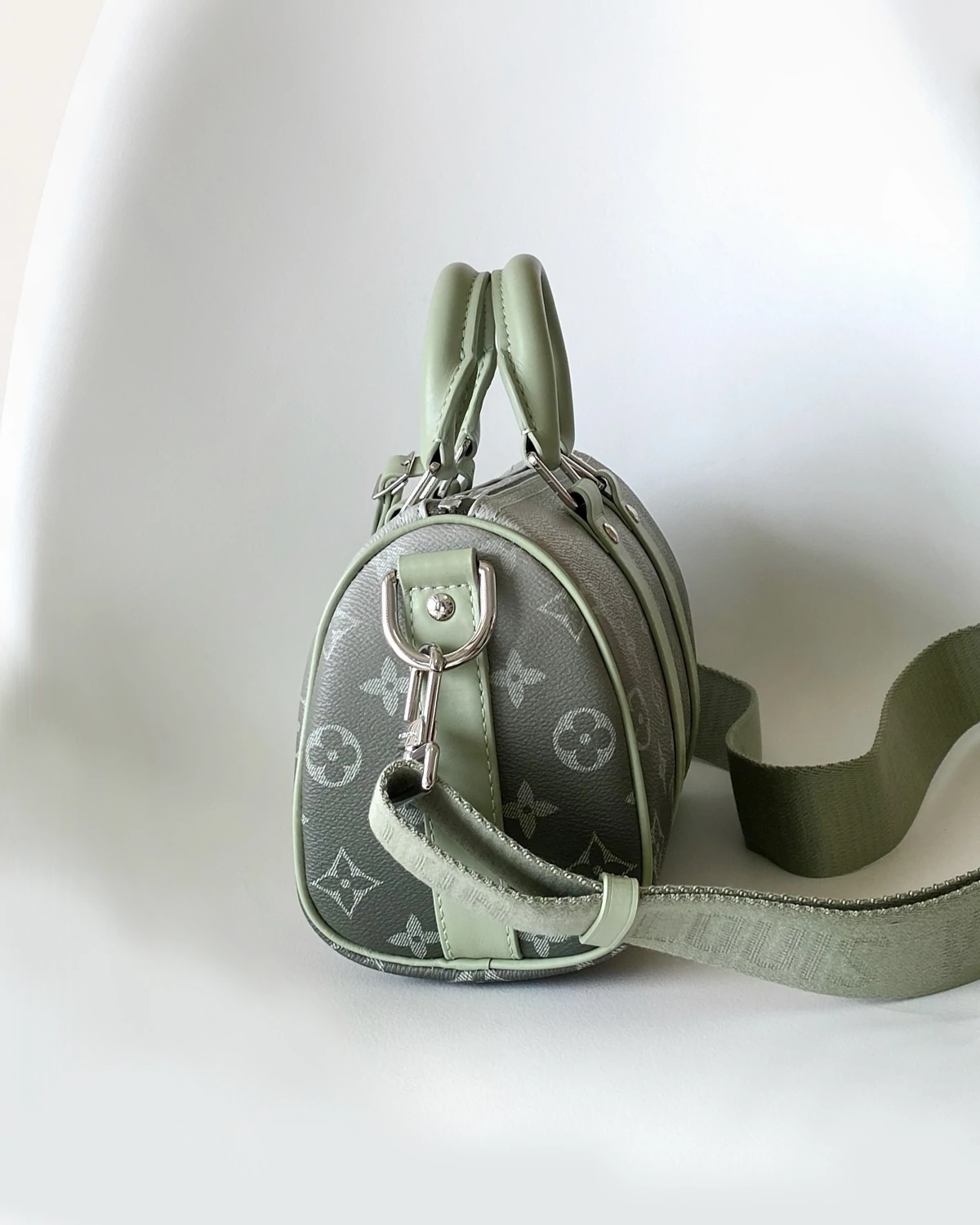 Keepall Bandouliere 25 “Monogram Gradient”