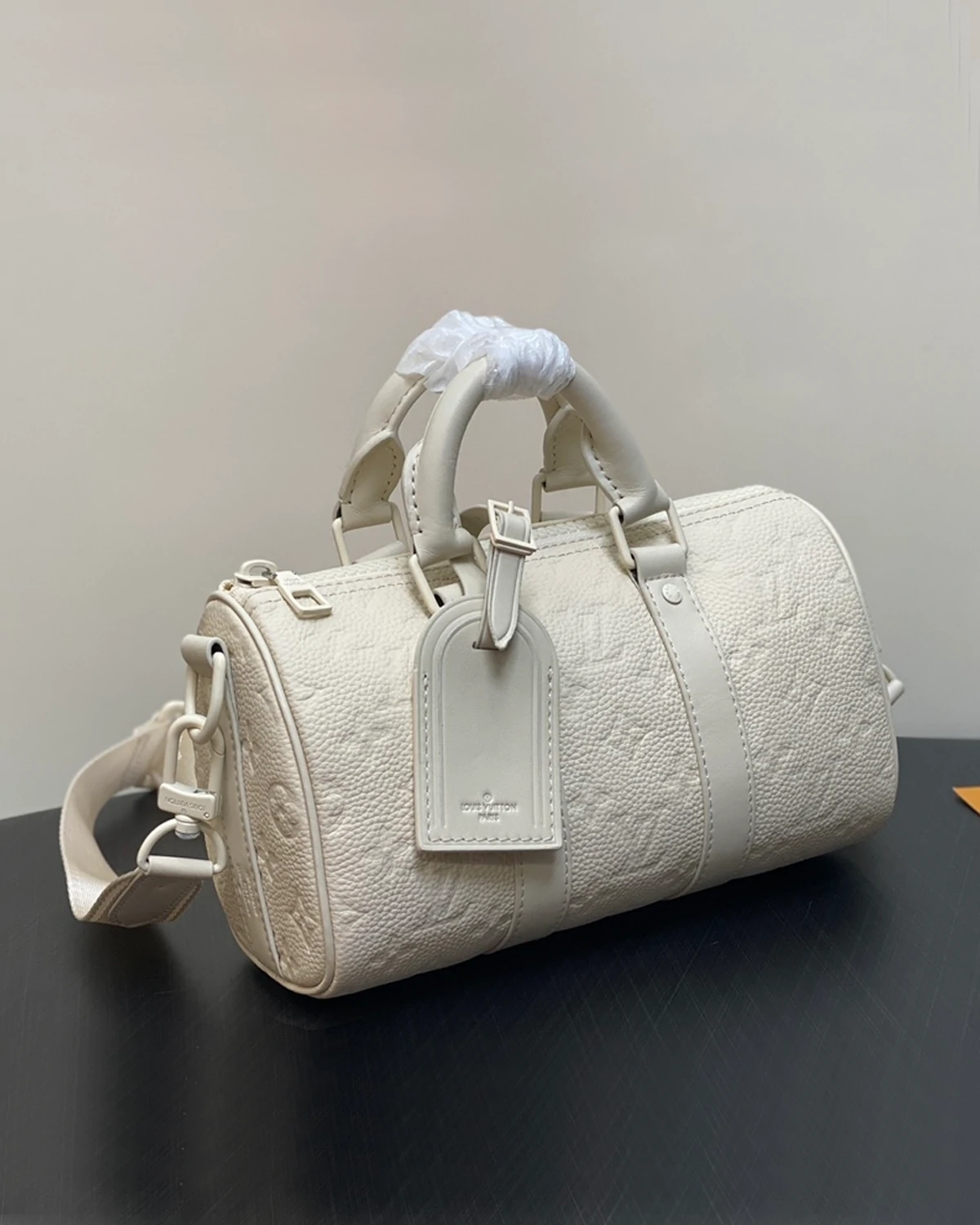 Keepall Bandoulière 25 “Monogram Taurillon Leather White”