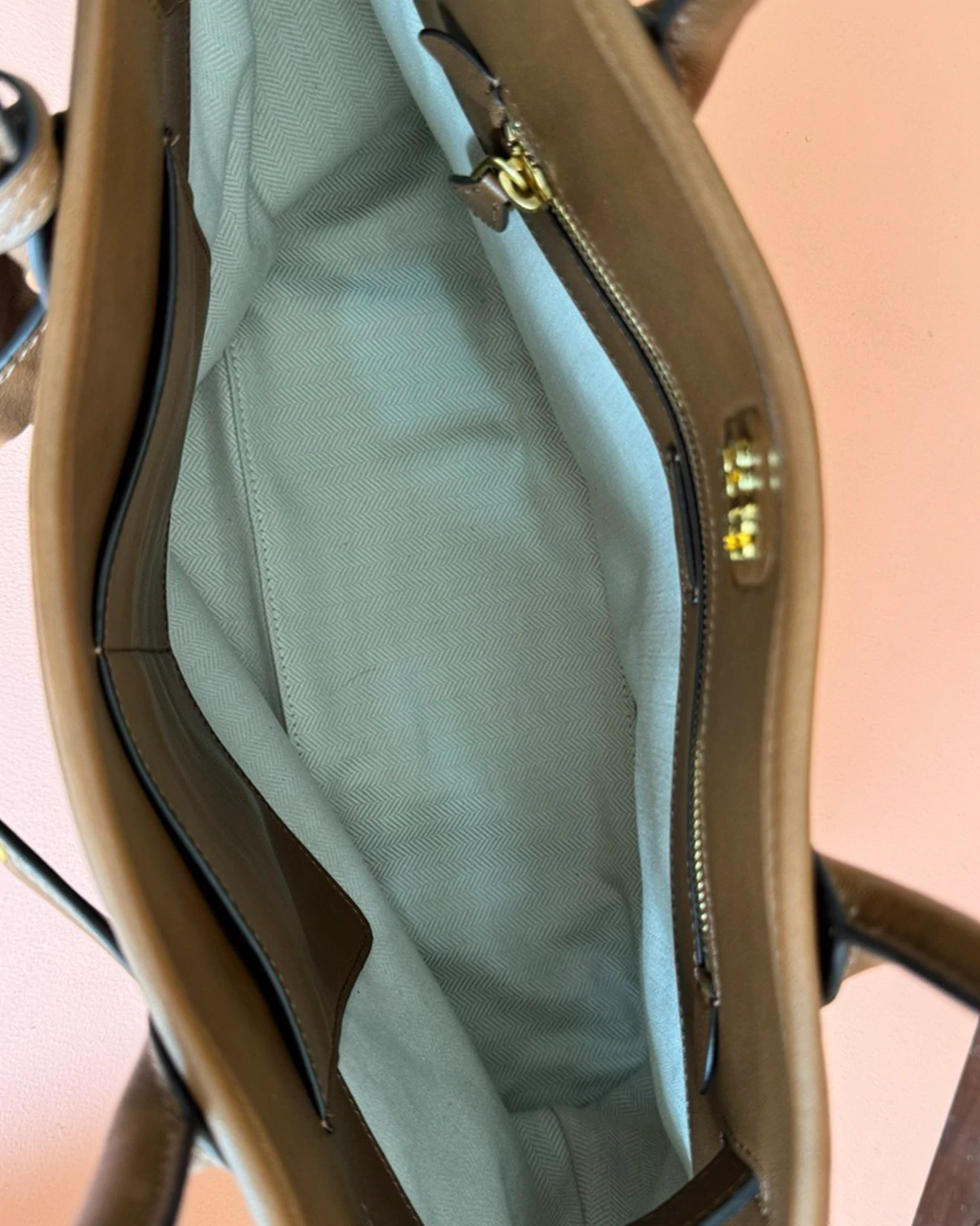 aventure-medium-leather-tote-bag (1)