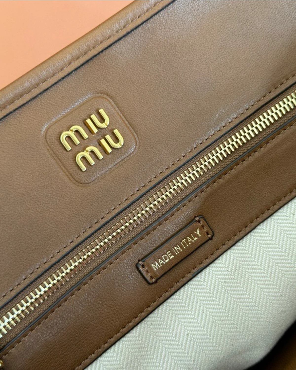 aventure-medium-leather-tote-bag (1)