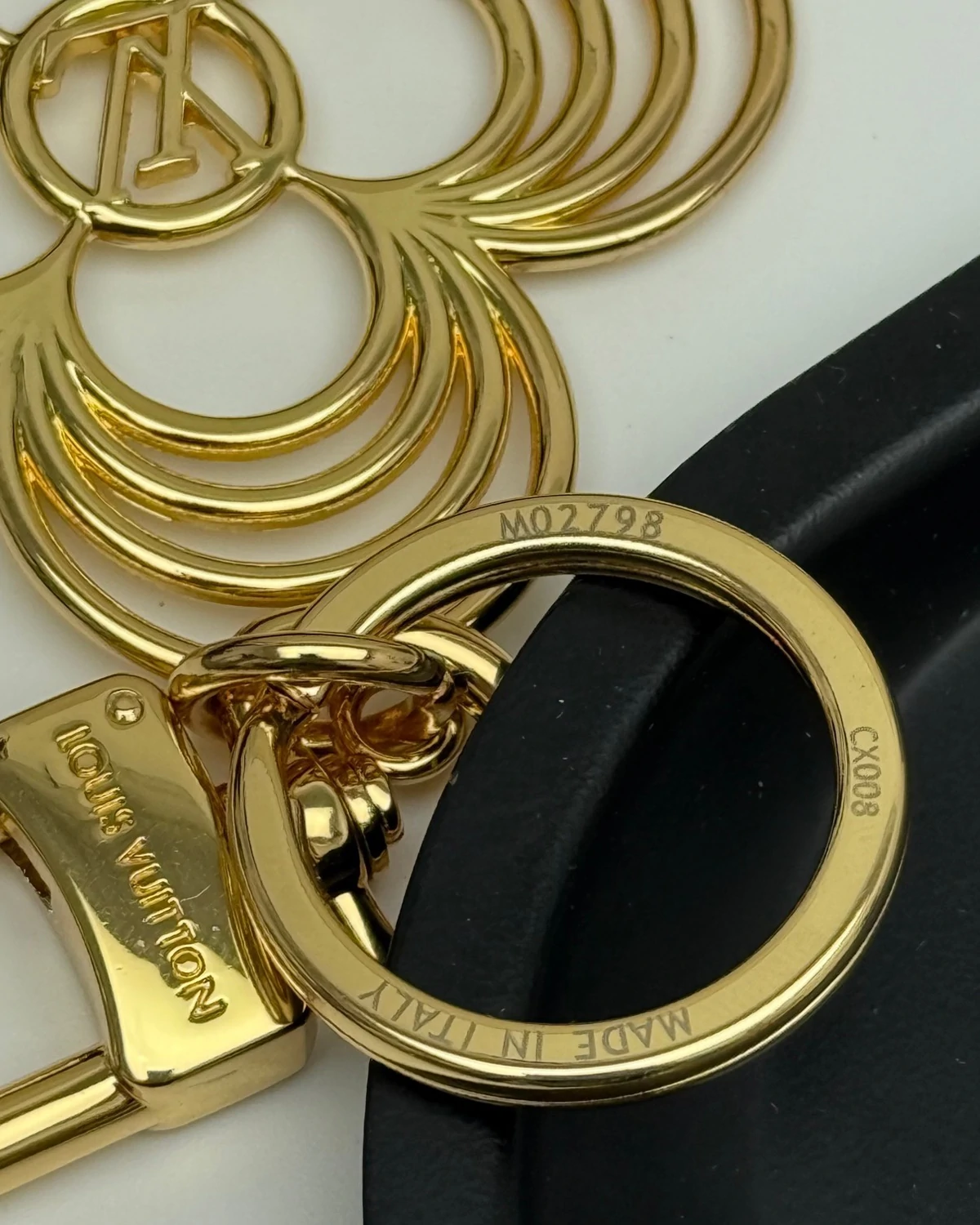 With its precious feminine style and floral shape, the LV Breeze key holder adds a bright touch of sophistication to a handbag or set of keys. Its delicate design features slim strands of gold-colored metal depicting a round-petaled Monogram Flower. An LV Circle signature in the center makes this handy