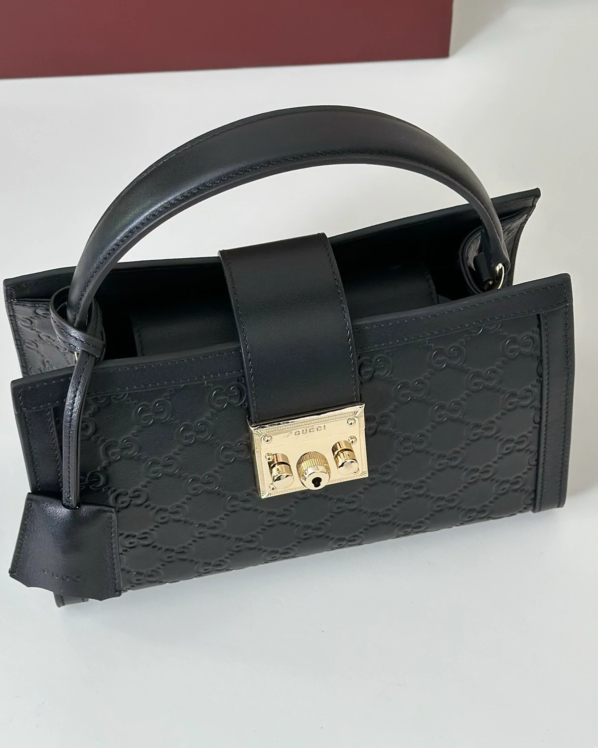 padlock-medium-top-handle-bag (1)