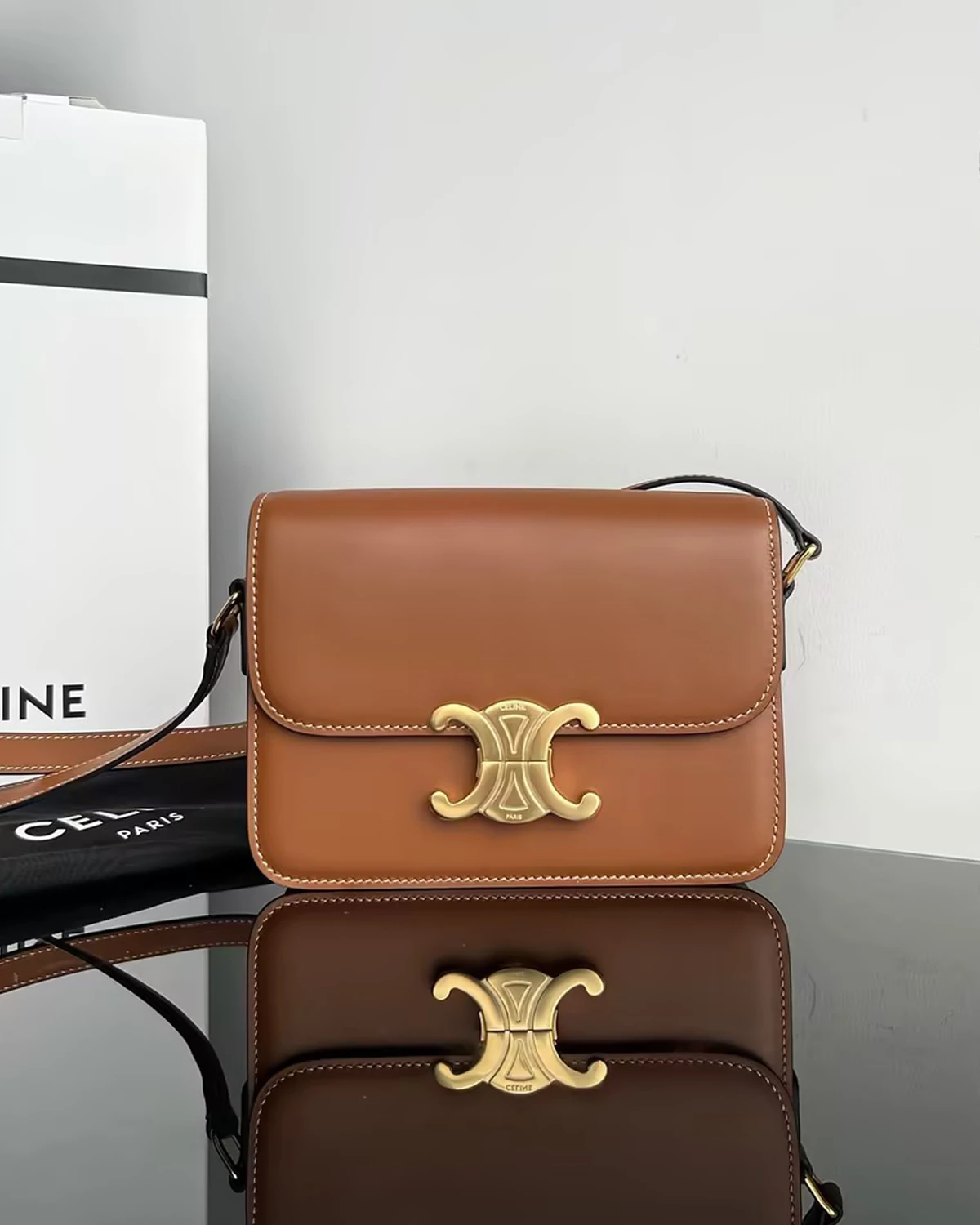 teen-triomphe-bag-in-natural-calfskin (1)