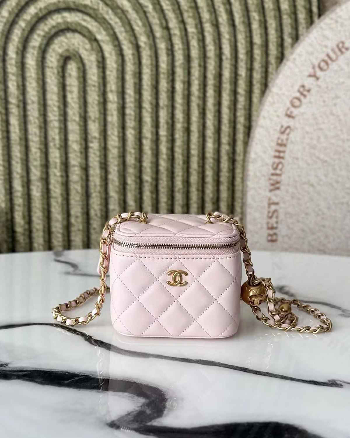 Small chain cosmetic bag - light pink (1)