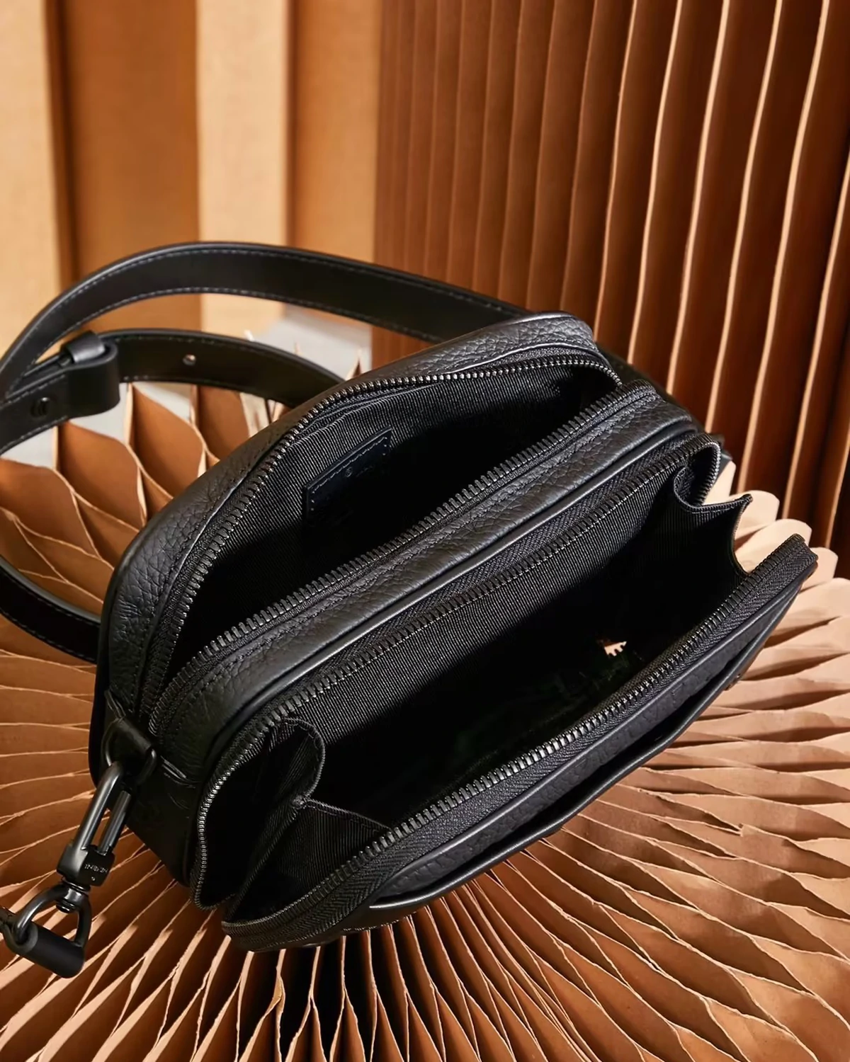 alpha-wearable-wallet-monogram-shadow-leather-black (6) Alpha Wearable Wallet “Monogram Shadow Leather Black”