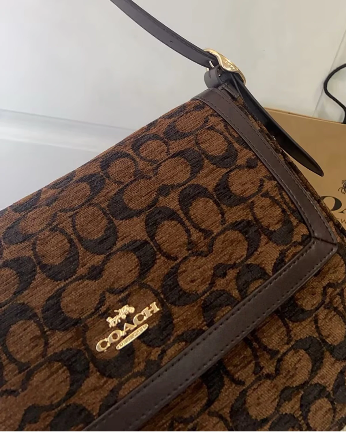 etta-flap-shoulder-bag