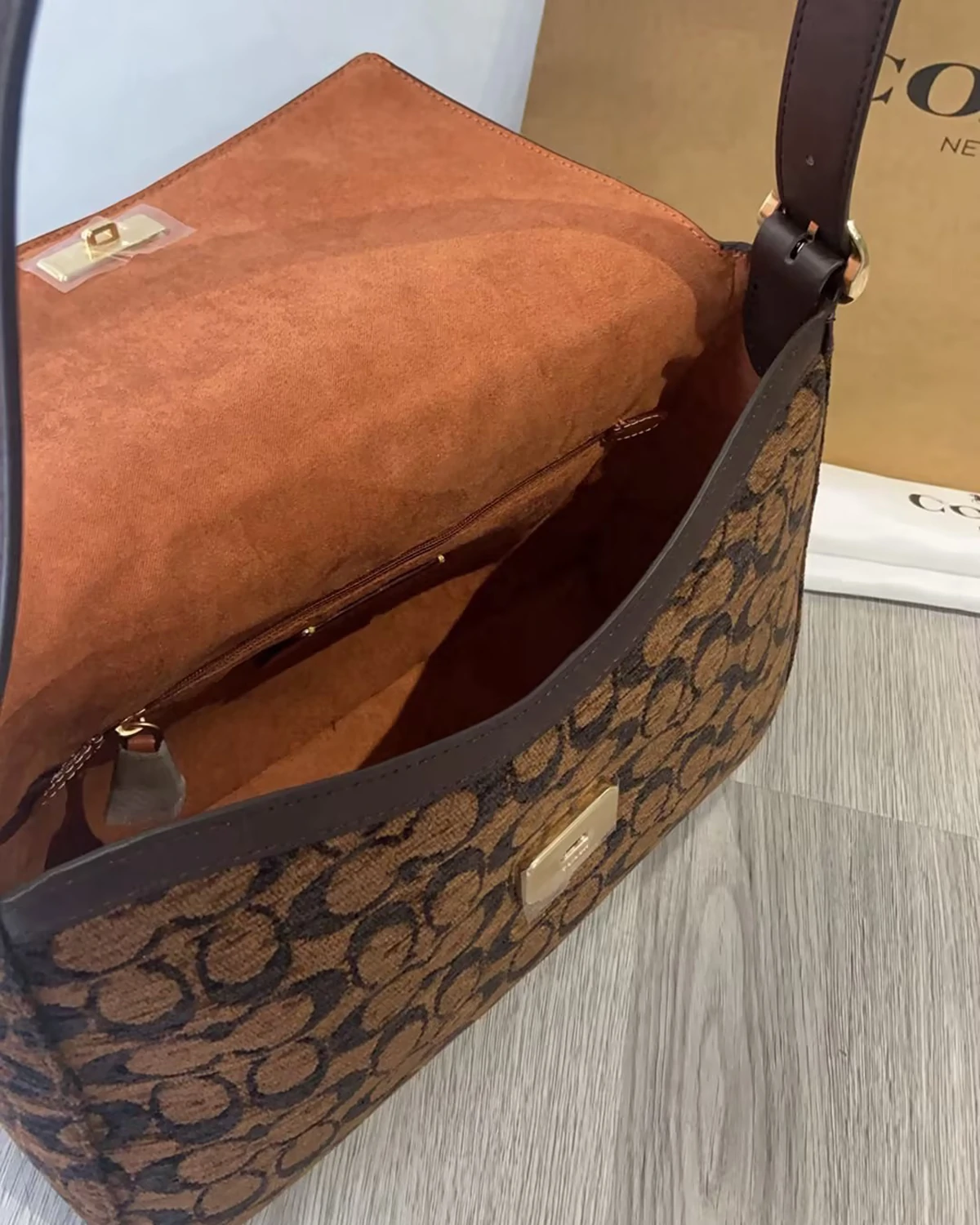 etta-flap-shoulder-bag