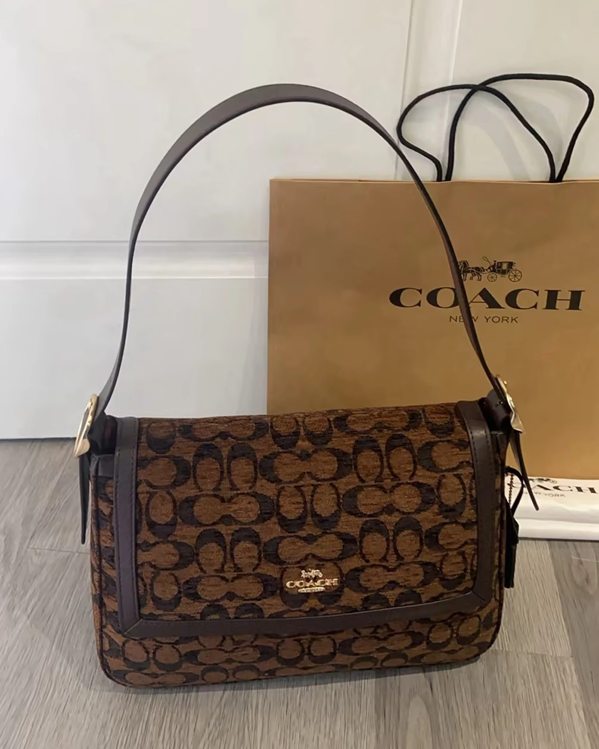 etta-flap-shoulder-bag