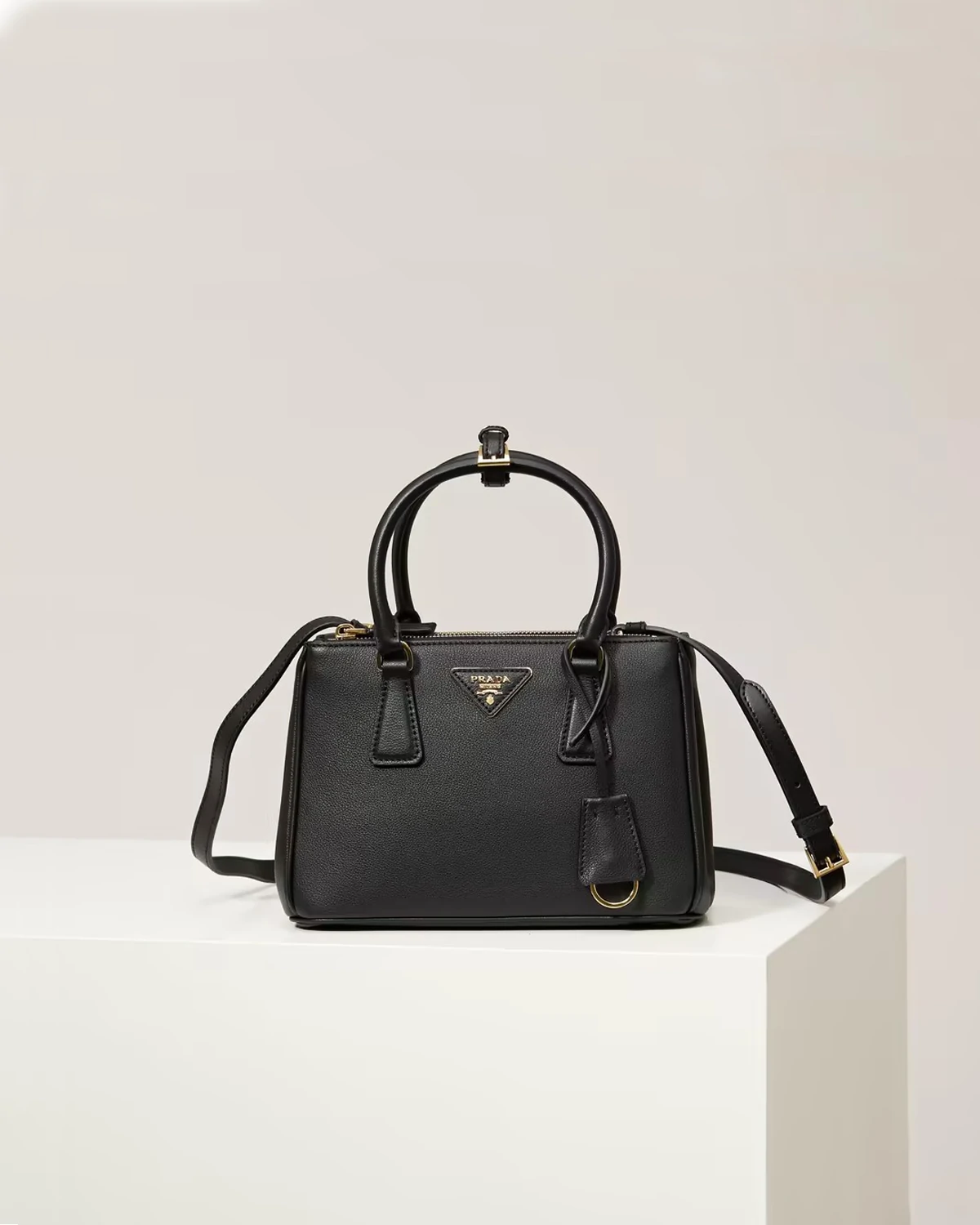Galleria small leather bag “Black”