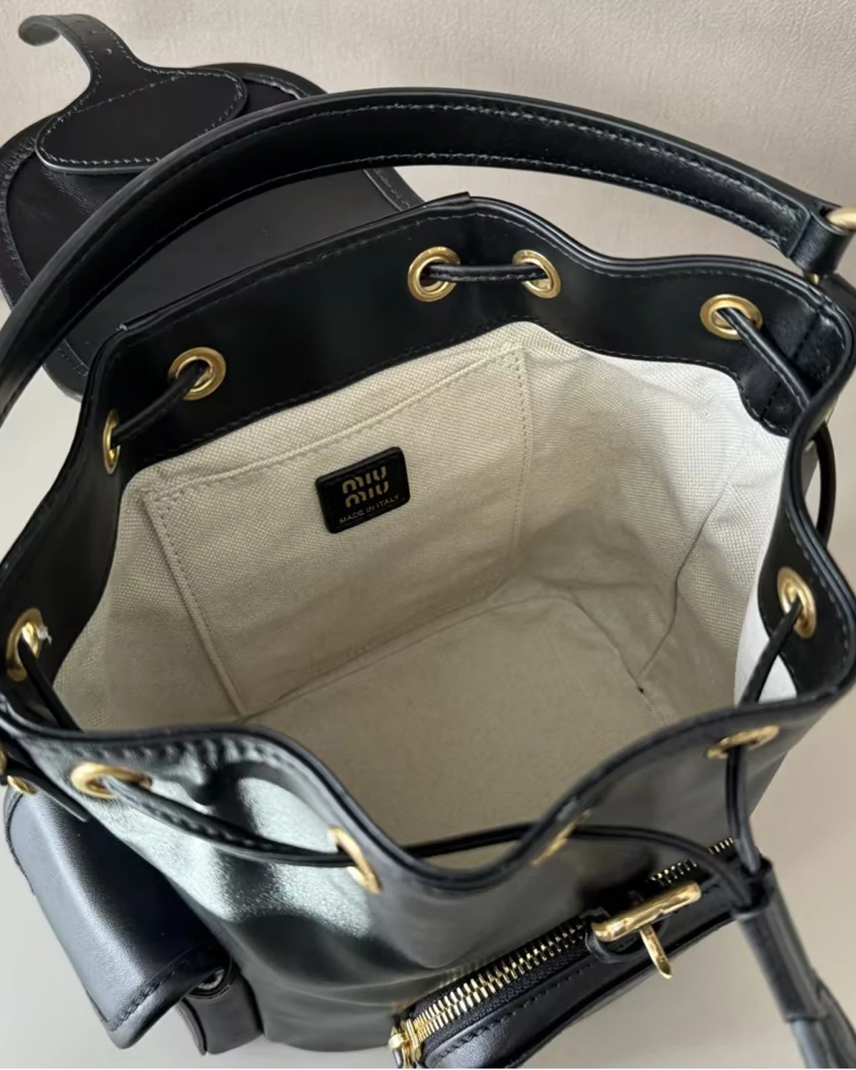 leather-backpack - classic-black (1)