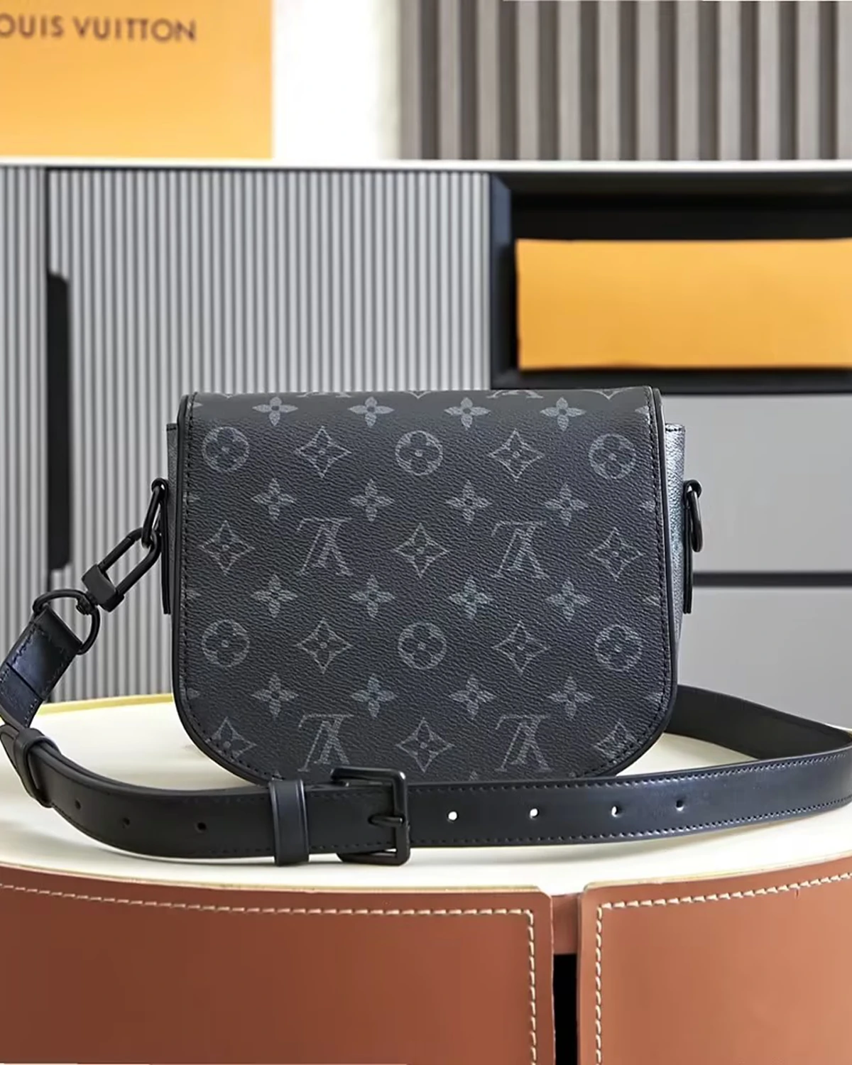 montsouris-messenger-pm-monogram-eclipse-black (4) Montsouris Messenger PM “Monogram Eclipse Black”