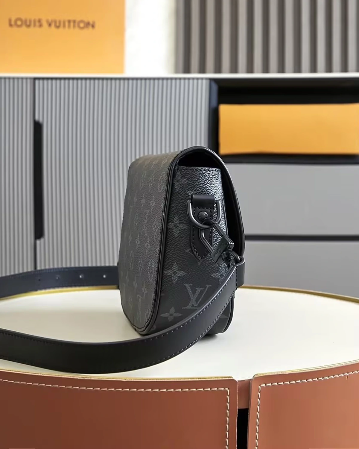 montsouris-messenger-pm-monogram-eclipse-black (7) Montsouris Messenger PM “Monogram Eclipse Black”