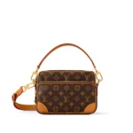 Part of the Monogram Archive collection, the Nil is an on-trend small bag made from Monogram coated canvas with natural cowhide-leather trim. Blending vintage details with modern elegance, it features reenforced corners and the pearl zip-pulls recently introduced by Pharrell Williams. A removable handle and a detachable strap give carry options.