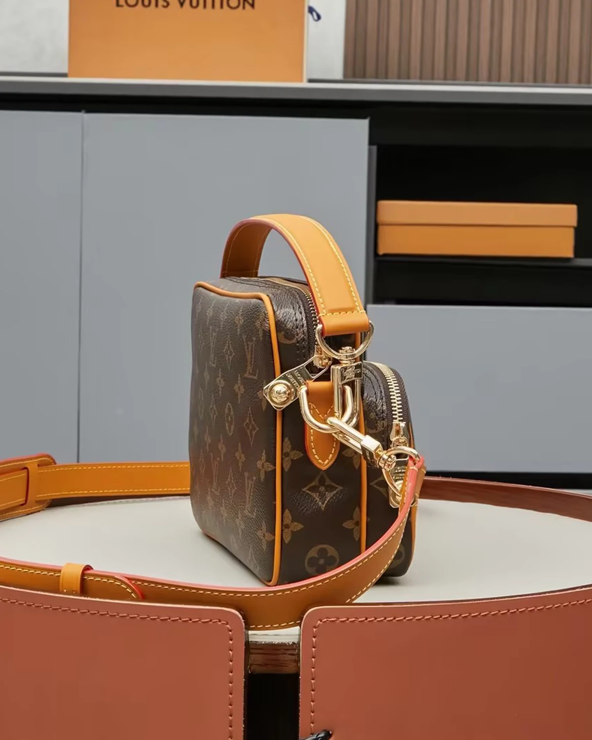 nil-monogram-archive (3) Part of the Monogram Archive collection, the Nil is an on-trend small bag made from Monogram coated canvas with natural cowhide-leather trim. Blending vintage details with modern elegance, it features reenforced corners and the pearl zip-pulls recently introduced by Pharrell Williams. A removable handle and a detachable strap give carry options.