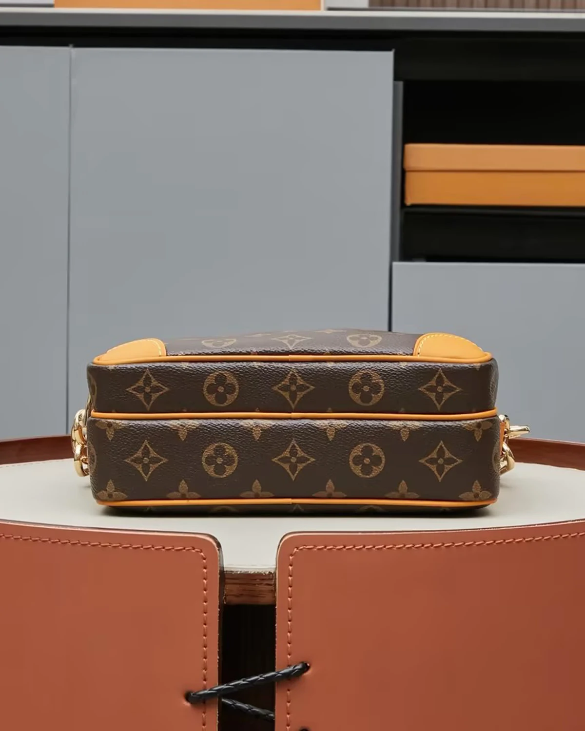 nil-monogram-archive (4) Part of the Monogram Archive collection, the Nil is an on-trend small bag made from Monogram coated canvas with natural cowhide-leather trim. Blending vintage details with modern elegance, it features reenforced corners and the pearl zip-pulls recently introduced by Pharrell Williams. A removable handle and a detachable strap give carry options.