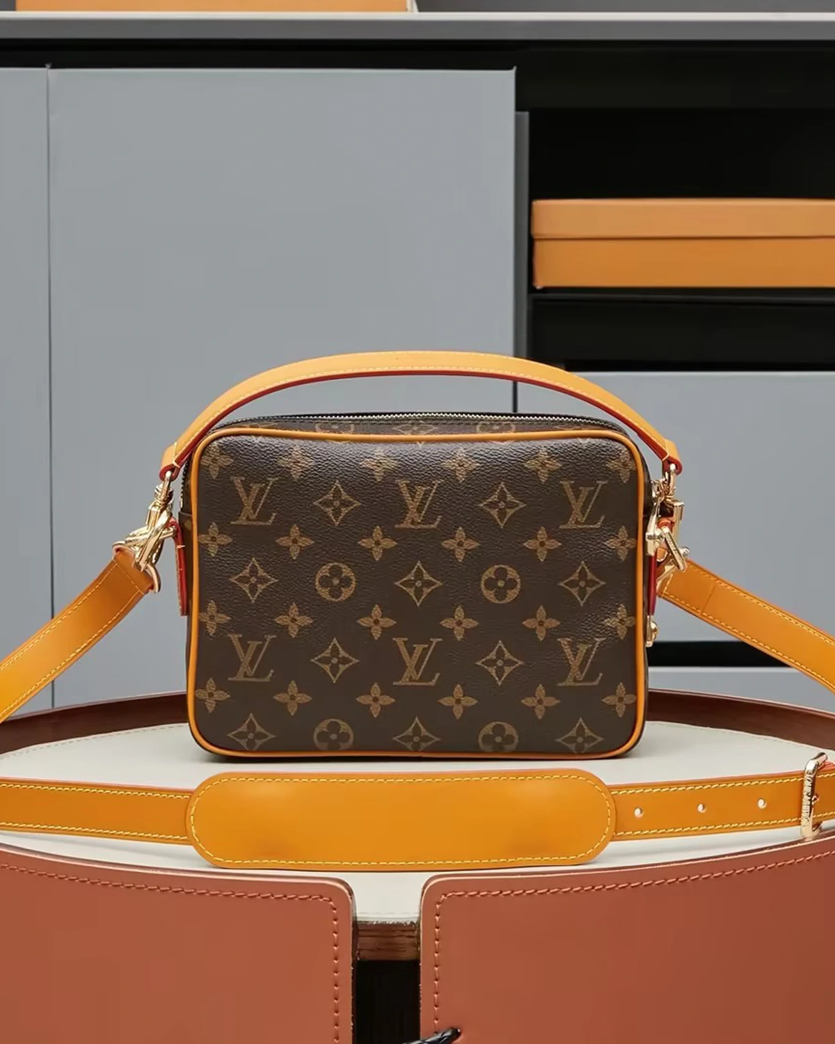 nil-monogram-archive (7) Part of the Monogram Archive collection, the Nil is an on-trend small bag made from Monogram coated canvas with natural cowhide-leather trim. Blending vintage details with modern elegance, it features reenforced corners and the pearl zip-pulls recently introduced by Pharrell Williams. A removable handle and a detachable strap give carry options.