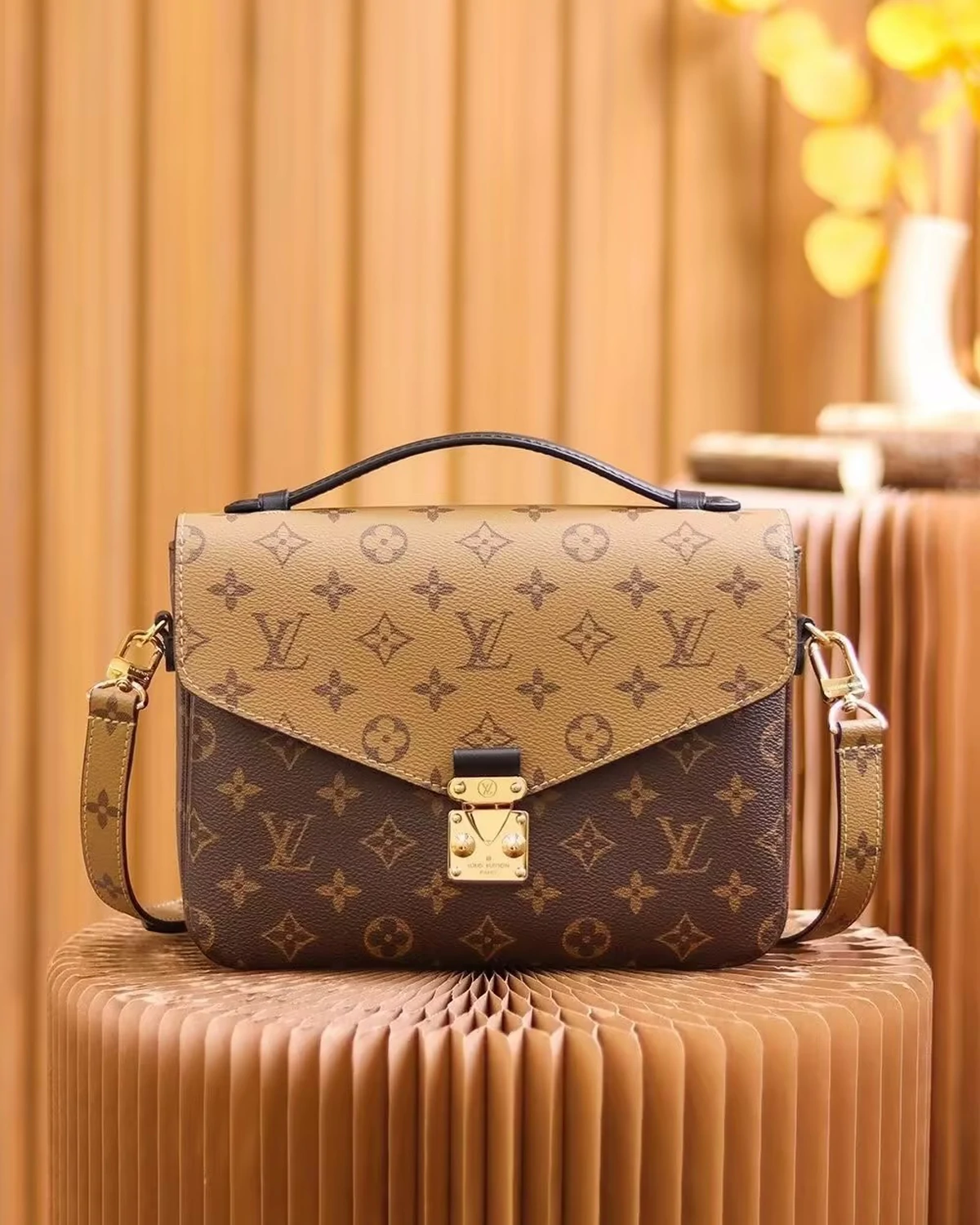 Pochette Métis “Monogram Reverse”