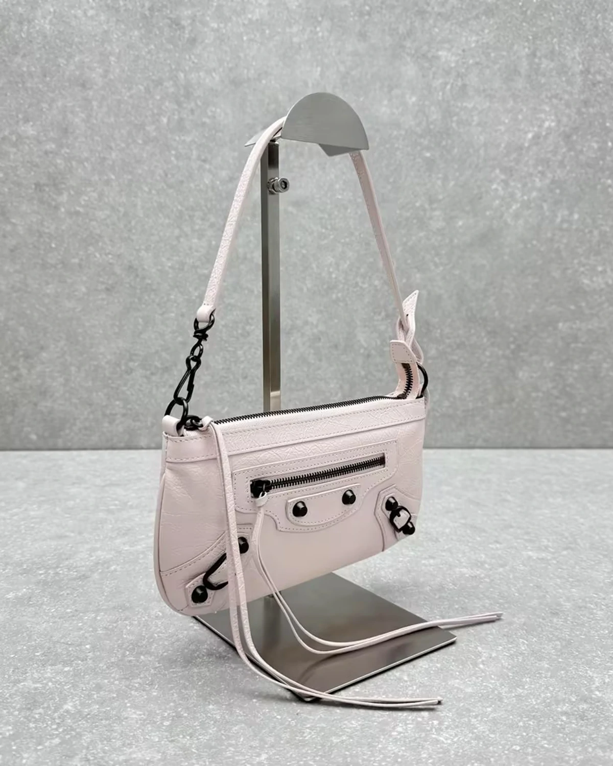 Women's Le City Pouch On Strap in Petal Pink