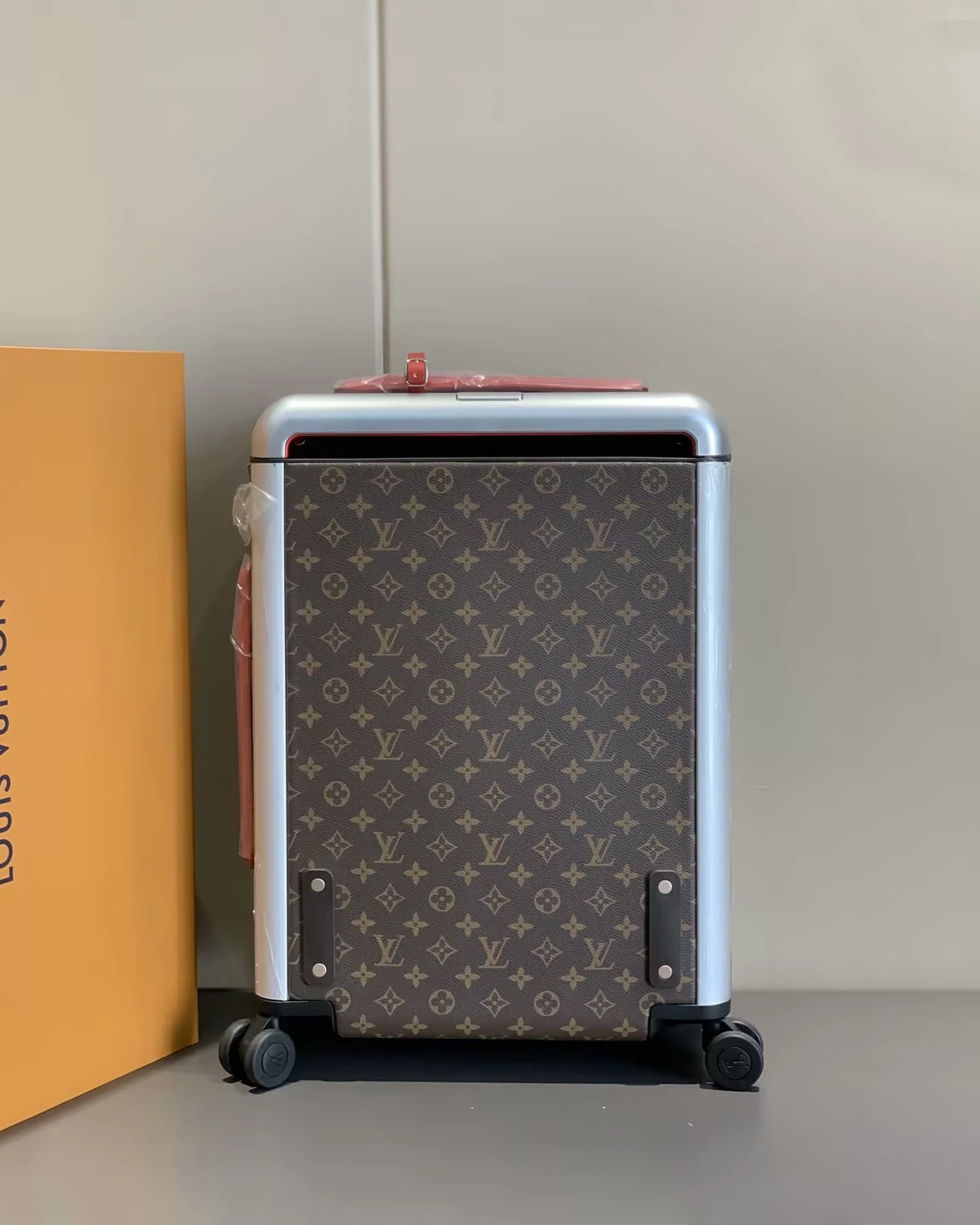 Horizon 55 “Coquelicot Red”