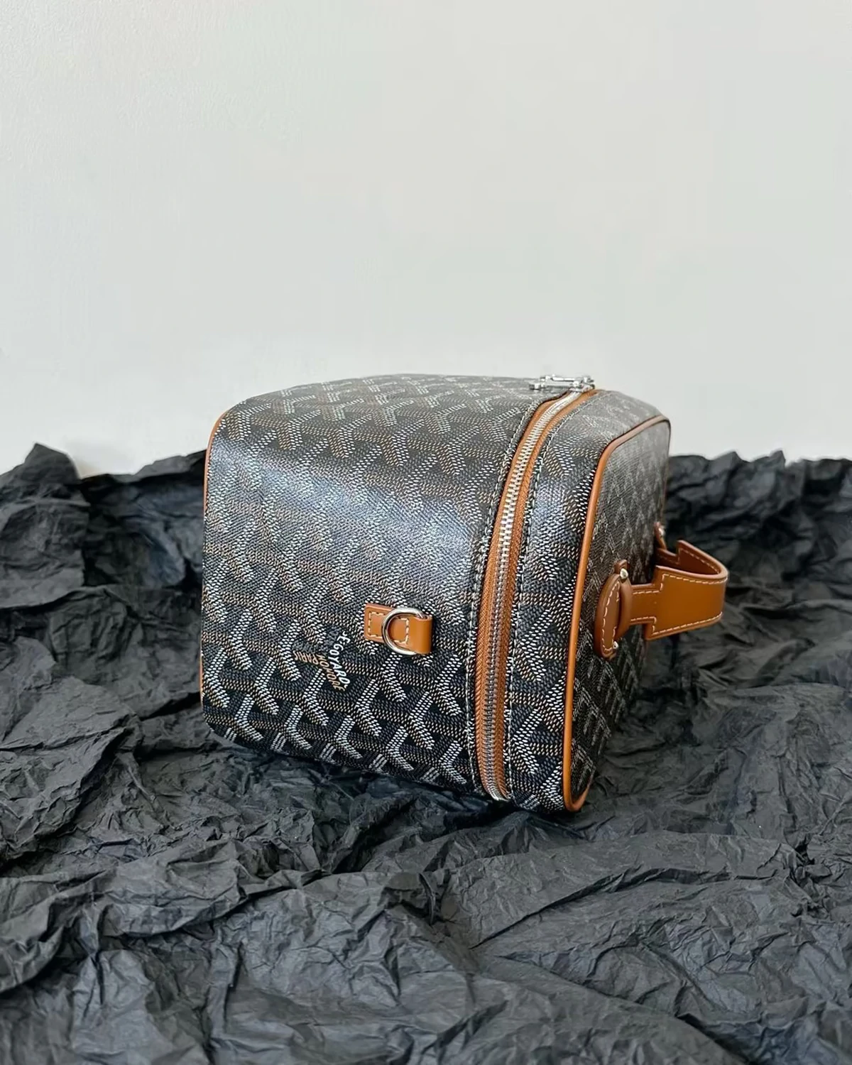 Muse Vanity Case Coated Canvas “Black Gold”